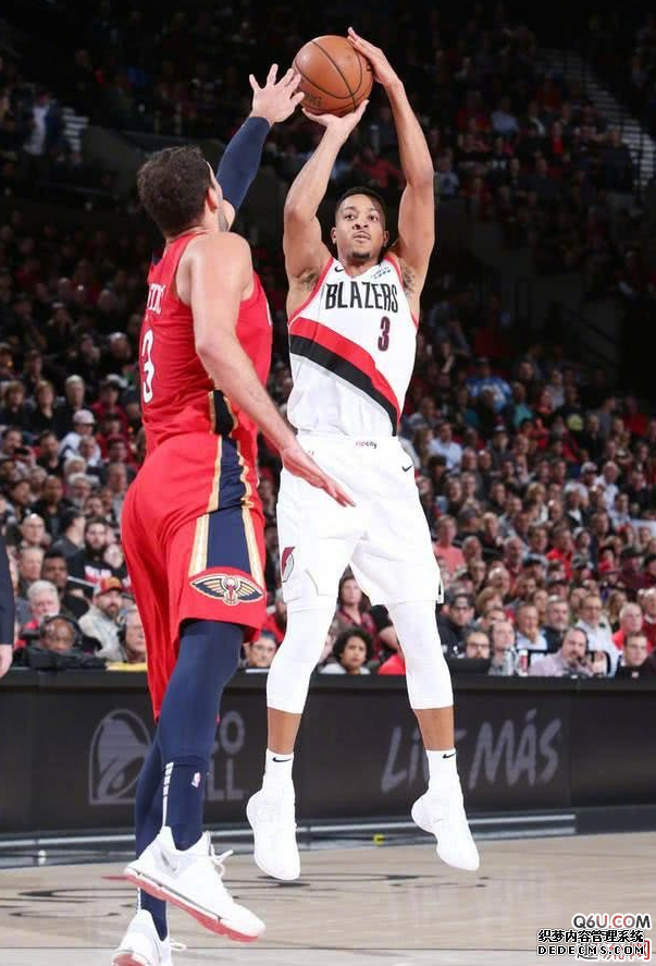 CJ麥科勒姆專屬空襲5圣誕PE實物細節賞析 本賽季CJ上腳的個人PE有哪些 CJ麥科勒姆專屬空襲5圣誕PE實物細節賞析 本賽季CJ上腳的個人PE有哪些