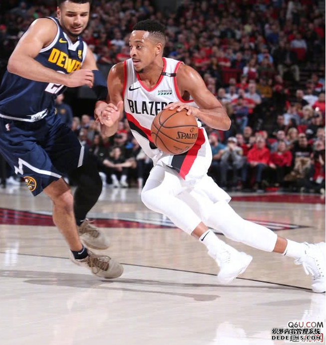 CJ麥科勒姆專屬空襲5圣誕PE實物細節賞析 本賽季CJ上腳的個人PE有哪些 CJ麥科勒姆專屬空襲5圣誕PE實物細節賞析 本賽季CJ上腳的個人PE有哪些