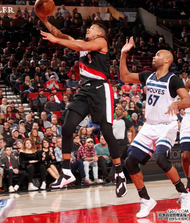 CJ麥科勒姆專屬空襲5圣誕PE實物細節賞析 本賽季CJ上腳的個人PE有哪些 CJ麥科勒姆專屬空襲5圣誕PE實物細節賞析 本賽季CJ上腳的個人PE有哪些