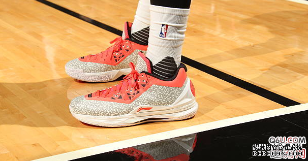 韋德之道7沒有圣誕配色 往年韋德圣誕大戰上腳的韋德之道圣誕系列鞋款盤點