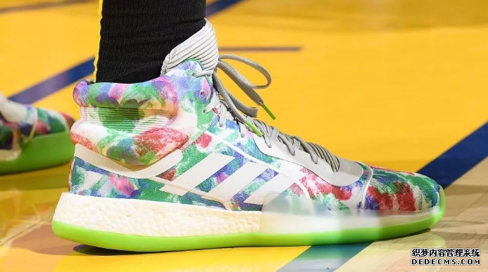 2018圣誕大戰詹姆斯上腳lbj16超人配色 圣誕大戰顏值超高的鞋款盤點 2018圣誕大戰詹姆斯上腳lbj16超人配色 圣誕大戰顏值超高的鞋款盤點