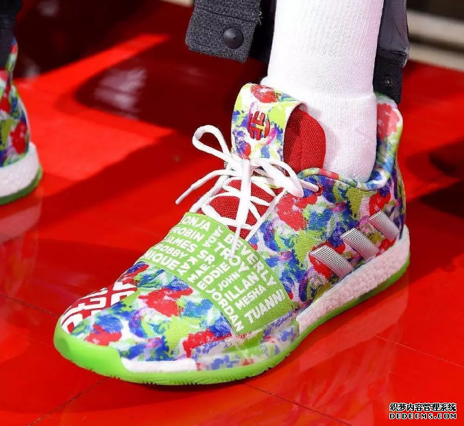 2018圣誕大戰詹姆斯上腳lbj16超人配色 圣誕大戰顏值超高的鞋款盤點 2018圣誕大戰詹姆斯上腳lbj16超人配色 圣誕大戰顏值超高的鞋款盤點