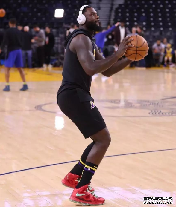 2018圣誕大戰詹姆斯上腳lbj16超人配色 圣誕大戰顏值超高的鞋款盤點 2018圣誕大戰詹姆斯上腳lbj16超人配色 圣誕大戰顏值超高的鞋款盤點