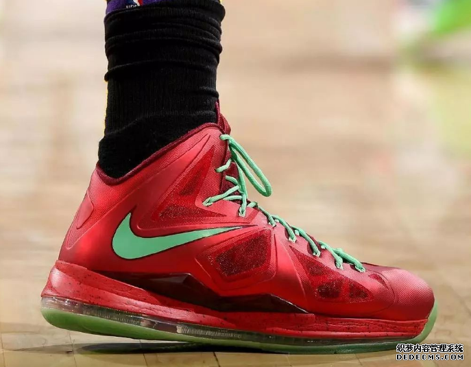 2018圣誕大戰詹姆斯上腳lbj16超人配色 圣誕大戰顏值超高的鞋款盤點 2018圣誕大戰詹姆斯上腳lbj16超人配色 圣誕大戰顏值超高的鞋款盤點