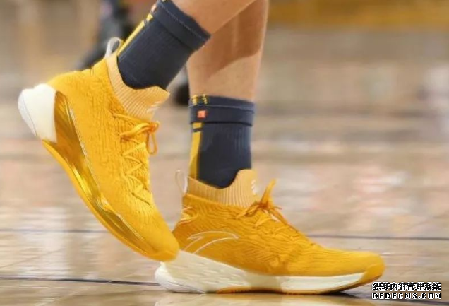 2018圣誕大戰詹姆斯上腳lbj16超人配色 圣誕大戰顏值超高的鞋款盤點 2018圣誕大戰詹姆斯上腳lbj16超人配色 圣誕大戰顏值超高的鞋款盤點