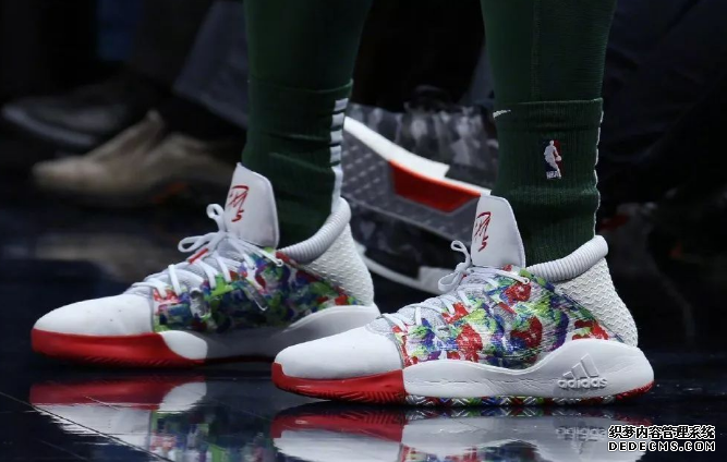 2018圣誕大戰詹姆斯上腳lbj16超人配色 圣誕大戰顏值超高的鞋款盤點 2018圣誕大戰詹姆斯上腳lbj16超人配色 圣誕大戰顏值超高的鞋款盤點