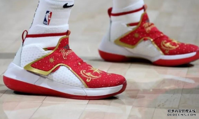 2018圣誕大戰詹姆斯上腳lbj16超人配色 圣誕大戰顏值超高的鞋款盤點 2018圣誕大戰詹姆斯上腳lbj16超人配色 圣誕大戰顏值超高的鞋款盤點