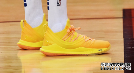 Curry 5 中國行細節欣賞  庫里5中國行上腳圖欣賞