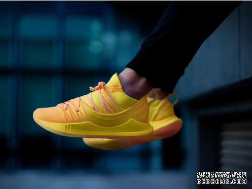 Curry 5 中國行細節欣賞  庫里5中國行上腳圖欣賞