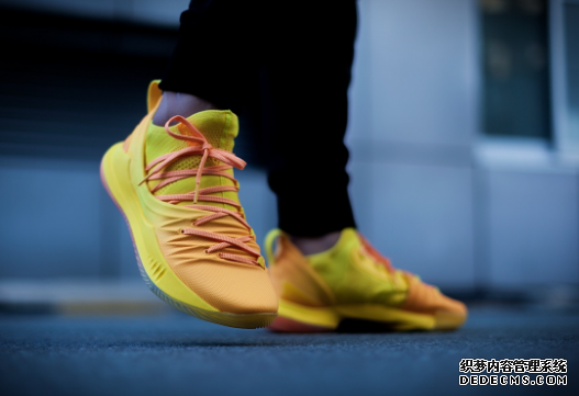 Curry 5 中國行細節欣賞  庫里5中國行上腳圖欣賞