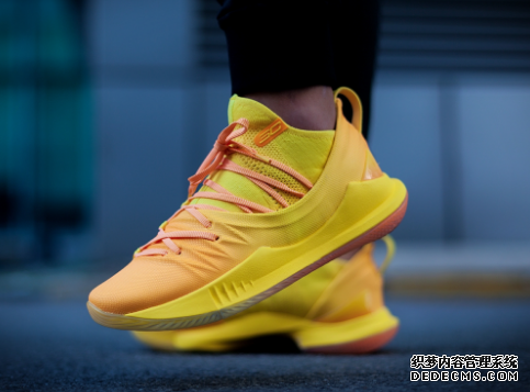 Curry 5 中國行細節欣賞  庫里5中國行上腳圖欣賞