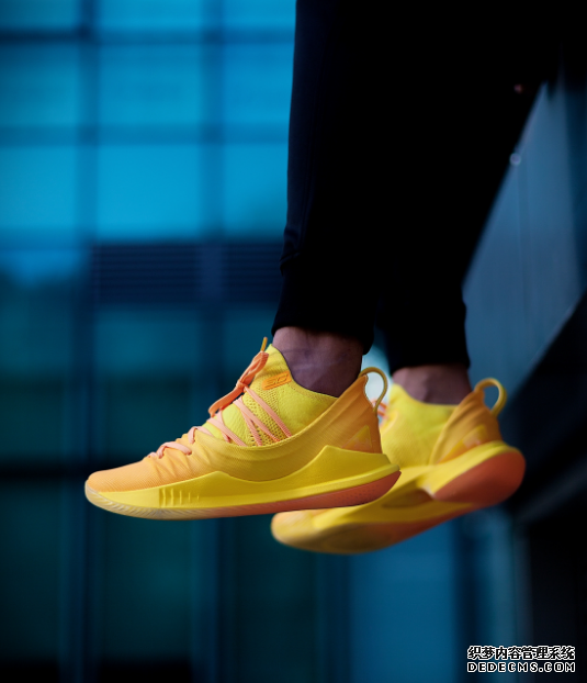 Curry 5 中國行細節欣賞  庫里5中國行上腳圖欣賞