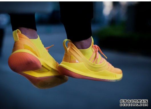 Curry 5 中國行細節欣賞  庫里5中國行上腳圖欣賞