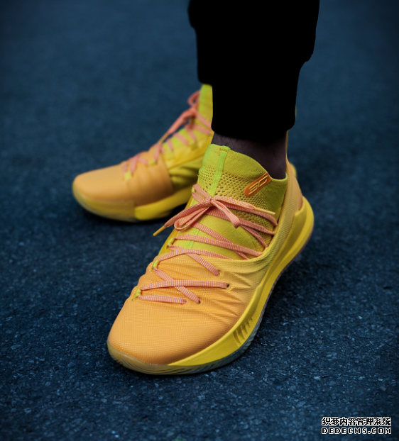 Curry 5 中國行細節欣賞  庫里5中國行上腳圖欣賞