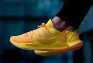 Curry 5 中國行細(xì)節(jié)欣賞 庫里5中國行上腳圖欣賞