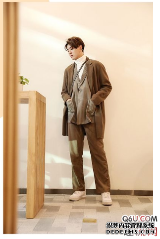 年會穿什么西裝合適 年會西裝穿什么顏色好看呢 年會穿什么西裝合適 年會西裝穿什么顏色好看呢