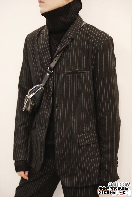 年會穿什么西裝合適 年會西裝穿什么顏色好看呢 年會穿什么西裝合適 年會西裝穿什么顏色好看呢