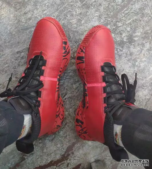 利拉德5與庫里6外場對比測評 利拉德5與庫里6哪款耐磨 利拉德5與庫里6外場對比測評 利拉德5與庫里6哪款耐磨