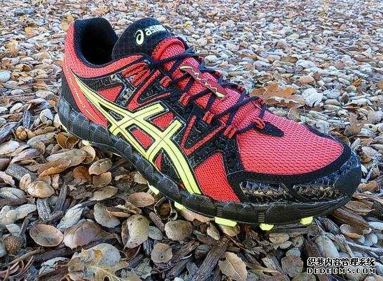 越野跑鞋適合跑步嗎 越野跑鞋有什么特點 越野跑鞋適合跑步嗎 越野跑鞋有什么特點