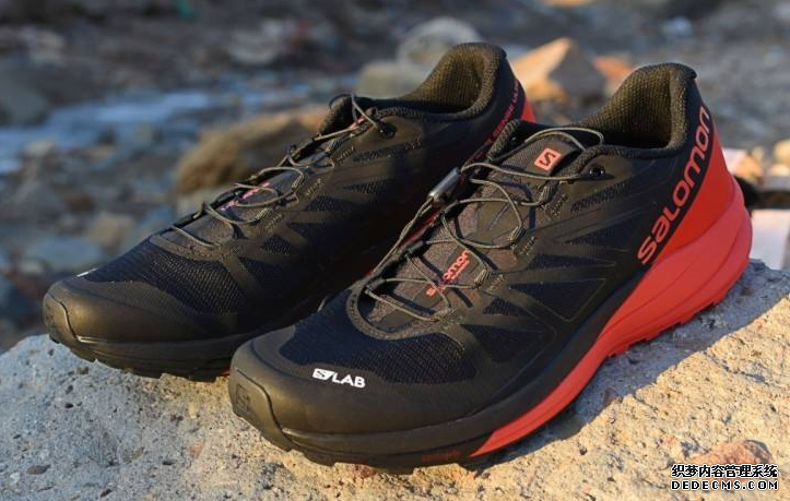 越野跑鞋適合跑步嗎 越野跑鞋有什么特點 越野跑鞋適合跑步嗎 越野跑鞋有什么特點
