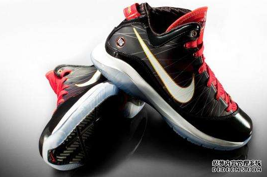 籃球鞋鞋底硬怎么回事 鞋底什么材質(zhì)的比較好 籃球鞋鞋底硬怎么回事 鞋底什么材質(zhì)的比較好