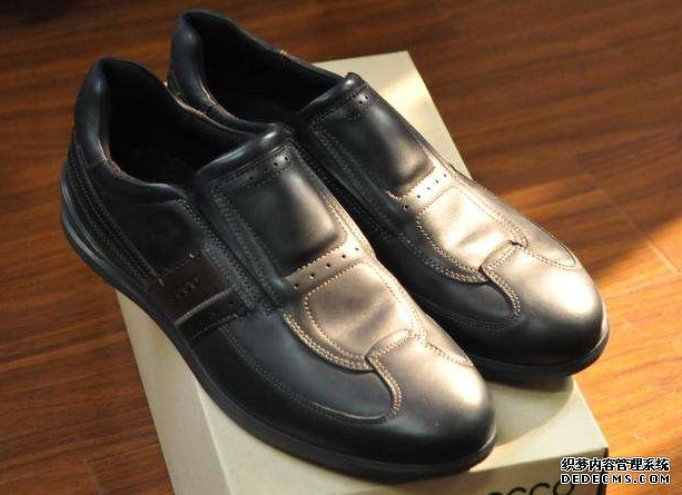 clarks和ecco哪個好 其樂和愛步有什么區別 clarks和ecco哪個好 其樂和愛步有什么區別