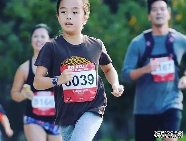 兒童健身好不好 12歲女孩Elle沉迷健身 兒童健身好不好 12歲女孩Elle沉迷健身