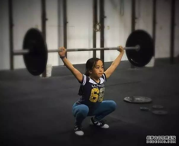 兒童健身好不好 12歲女孩Elle沉迷健身 兒童健身好不好 12歲女孩Elle沉迷健身