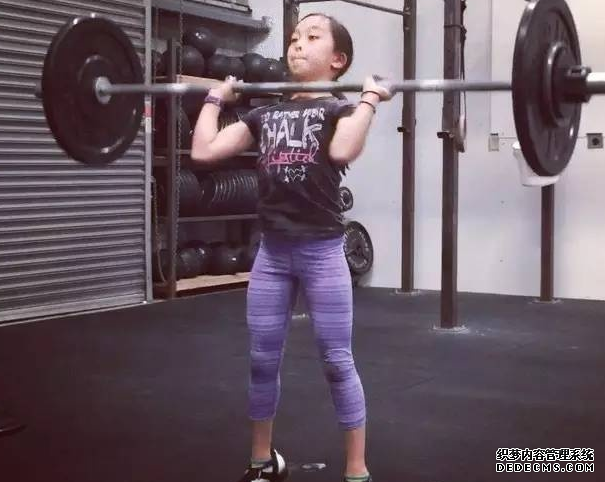 兒童健身好不好 12歲女孩Elle沉迷健身 兒童健身好不好 12歲女孩Elle沉迷健身