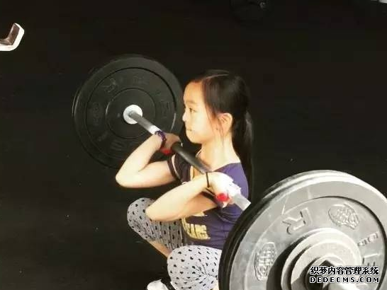 兒童健身好不好 12歲女孩Elle沉迷健身 兒童健身好不好 12歲女孩Elle沉迷健身