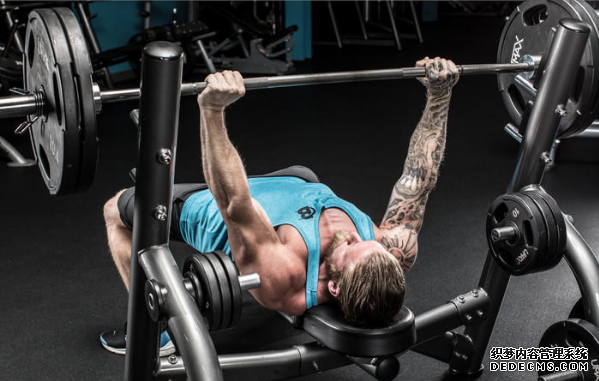 臥推應該怎樣練 臥推的科學訓練方法 臥推應該怎樣練 臥推的科學訓練方法