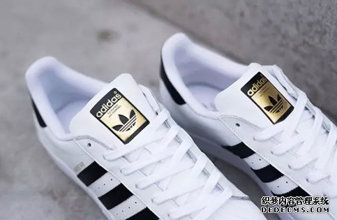 阿迪達斯金標貝殼頭真假辨別 三葉草貝殼頭真假對比 阿迪達斯金標貝殼頭真假辨別 三葉草貝殼頭真假對比