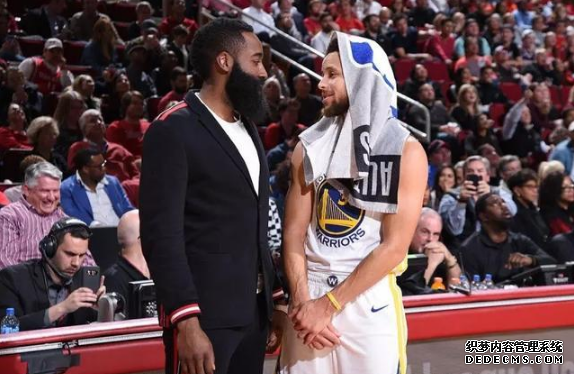 湯普森三分球命中數(shù)排聯(lián)盟第一 水花兄弟三分為何如此準(zhǔn) 湯普森三分球命中數(shù)排聯(lián)盟第一 水花兄弟三分為何如此準(zhǔn)