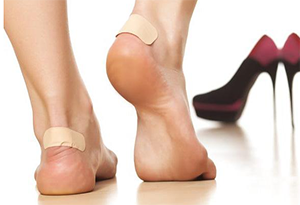 新鞋磨腳跟怎么辦 新鞋磨腳跟的處理方法