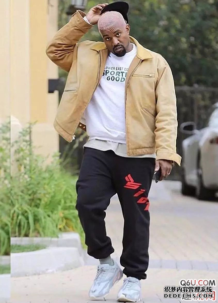 侃爺上腳曝光yeezy700 v1冰藍(lán)配色 yeezy700 v1冰藍(lán)配色何時(shí)發(fā)售 侃爺上腳曝光yeezy700 v1冰藍(lán)配色 yeezy700 v1冰藍(lán)配色何時(shí)發(fā)售