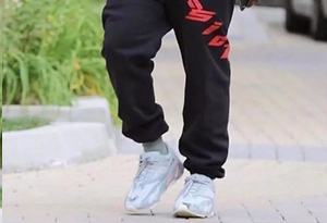 侃爺上腳曝光yeezy700 v1冰藍配色 yeezy700 v1冰藍配色