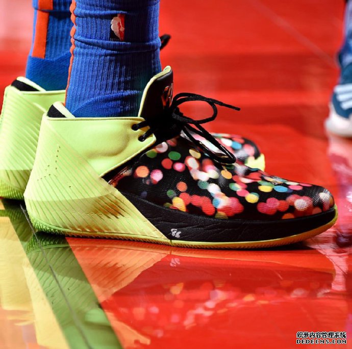 庫里6格林奇偷走圣誕定制配色曝光 圣誕大戰球星上腳了哪些好看的配色 庫里6格林奇偷走圣誕定制配色曝光 圣誕大戰球星上腳了哪些好看的配色