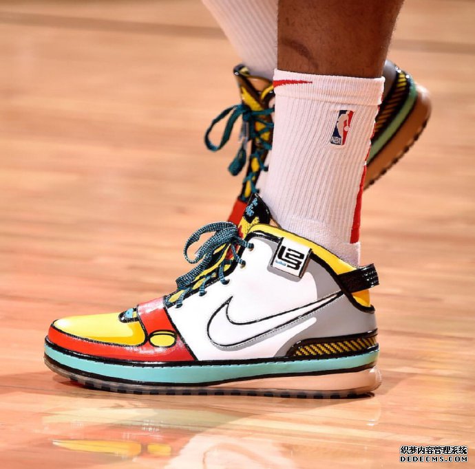 庫里6格林奇偷走圣誕定制配色曝光 圣誕大戰球星上腳了哪些好看的配色 庫里6格林奇偷走圣誕定制配色曝光 圣誕大戰球星上腳了哪些好看的配色