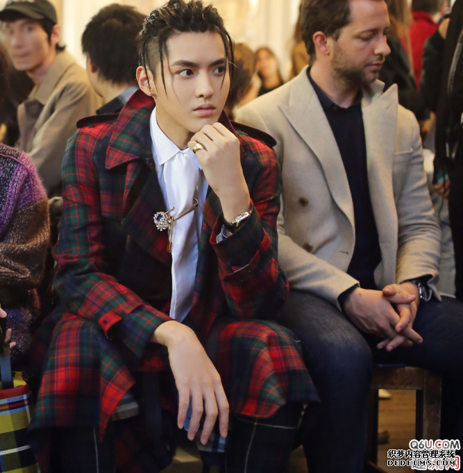 吳亦凡超酷時尚潮男穿搭 男孩子如何穿搭時尚帥氣