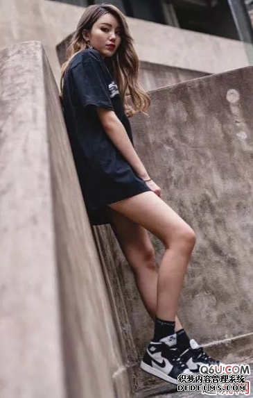 yeezy老爹鞋與AJ1如何穿搭好看 女生穿yeezy老爹鞋和AJ1哪個更好看 yeezy老爹鞋與AJ1如何穿搭好看 女生穿yeezy老爹鞋和AJ1哪個更好看