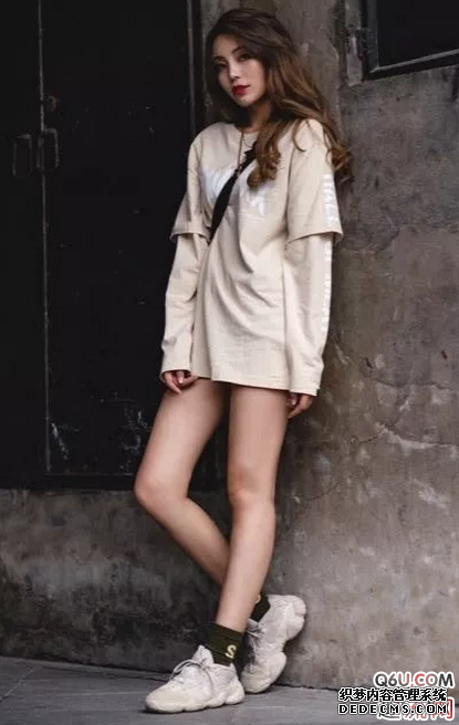 yeezy老爹鞋與AJ1如何穿搭好看 女生穿yeezy老爹鞋和AJ1哪個更好看 yeezy老爹鞋與AJ1如何穿搭好看 女生穿yeezy老爹鞋和AJ1哪個更好看