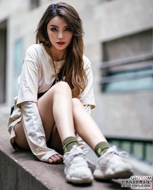 yeezy老爹鞋與AJ1如何穿搭好看 女生穿yeezy老爹鞋和AJ1哪個更好看 yeezy老爹鞋與AJ1如何穿搭好看 女生穿yeezy老爹鞋和AJ1哪個更好看