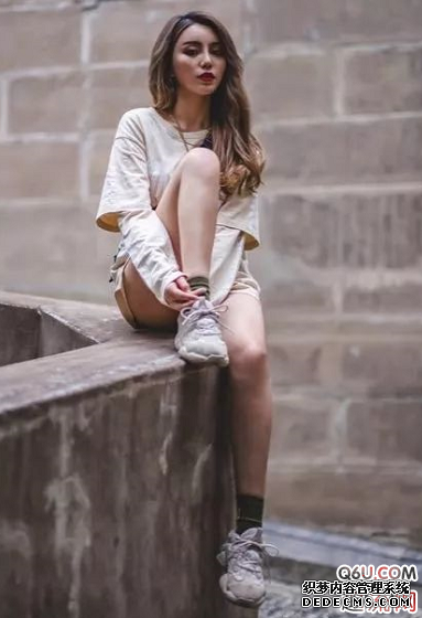 yeezy老爹鞋與AJ1如何穿搭好看 女生穿yeezy老爹鞋和AJ1哪個更好看 yeezy老爹鞋與AJ1如何穿搭好看 女生穿yeezy老爹鞋和AJ1哪個更好看