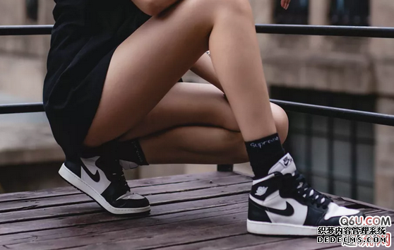 yeezy老爹鞋與AJ1如何穿搭好看 女生穿yeezy老爹鞋和AJ1哪個更好看 yeezy老爹鞋與AJ1如何穿搭好看 女生穿yeezy老爹鞋和AJ1哪個更好看